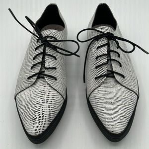 Women’s Shoe Lace up Flat NW Size 37.5. Color White with Black specs $30